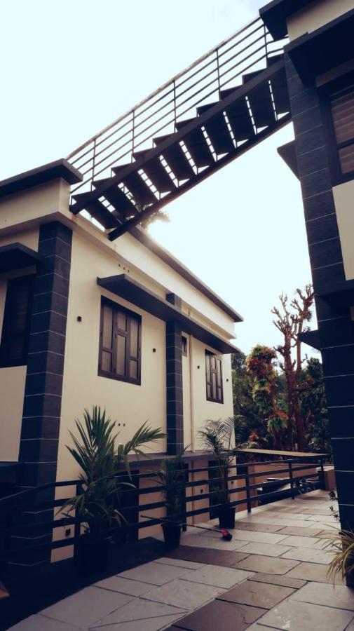 Milestone Inn Sultan Bathery Exterior photo