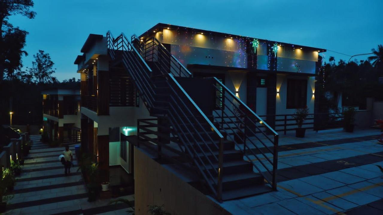 Milestone Inn Sultan Bathery Exterior photo